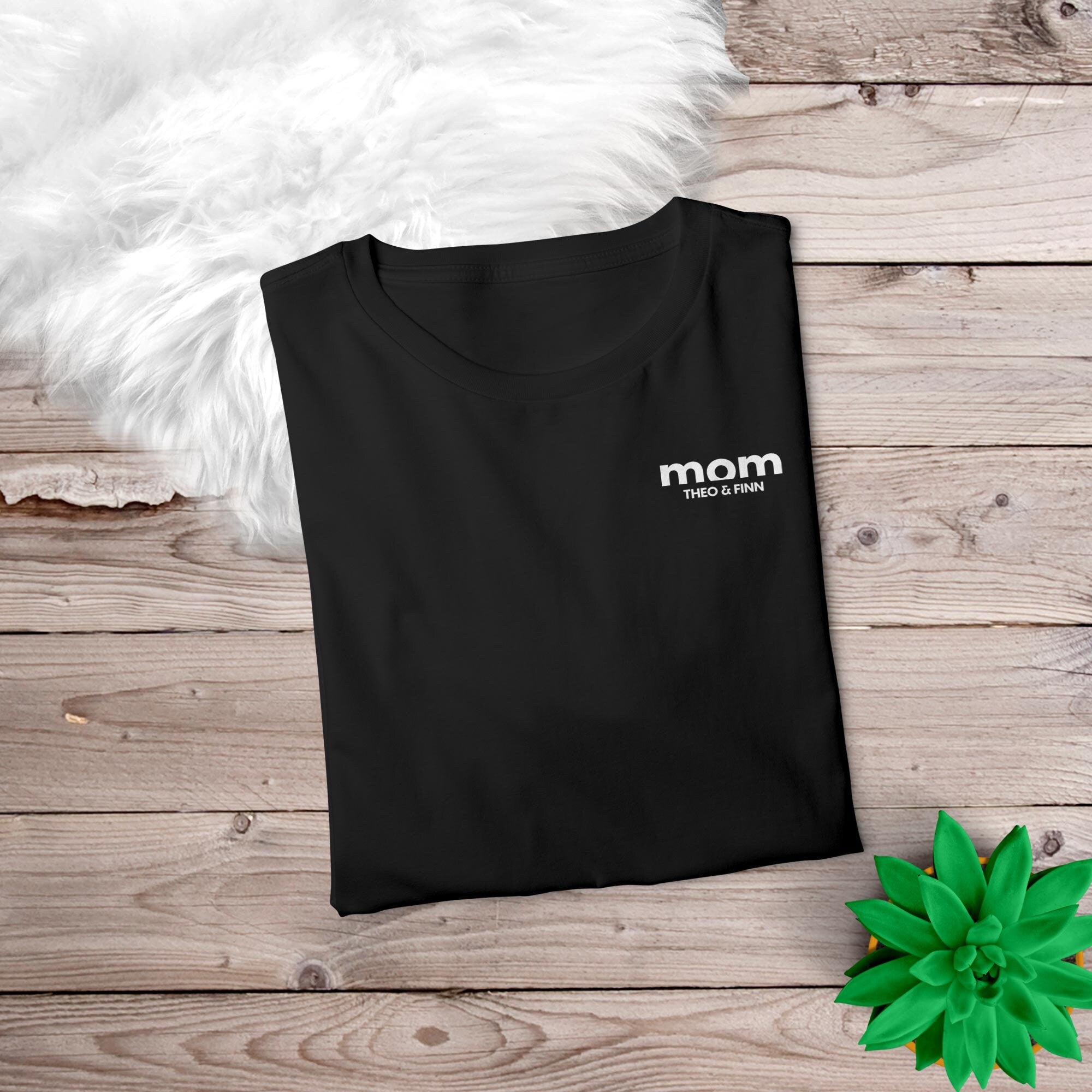 Mom T-Shirt schwarz weiß personalisiert mit Namen