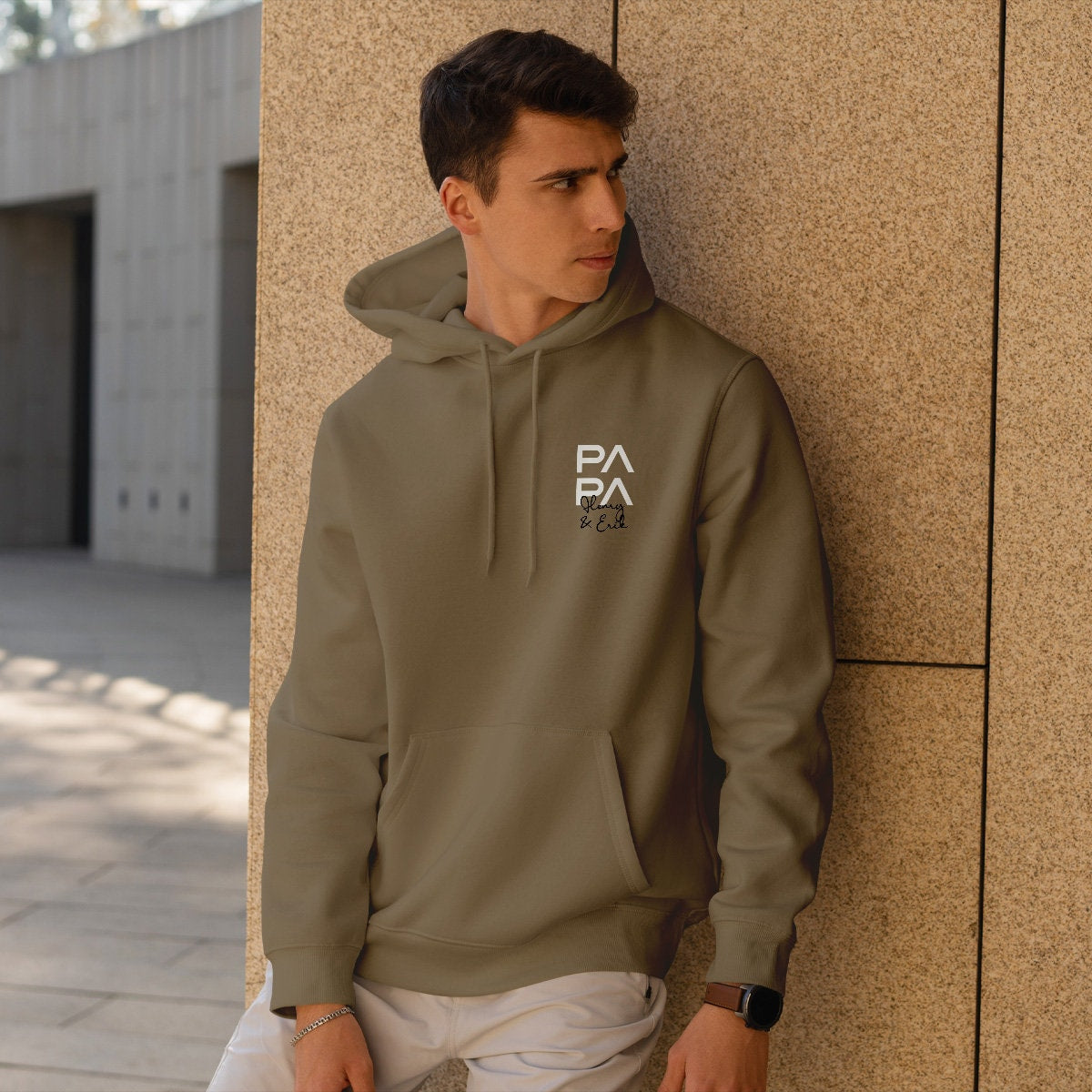 Papa Hoody oliv, personalisiert mit Namen