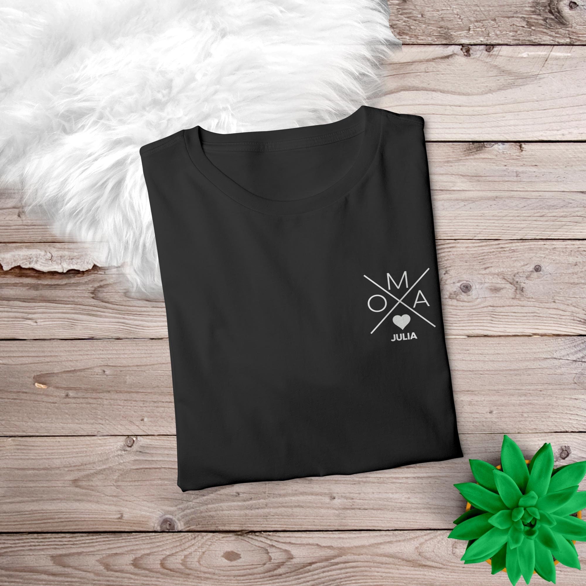 Oma Kreuz T-Shirt schwarz, personalisiert mit Namen