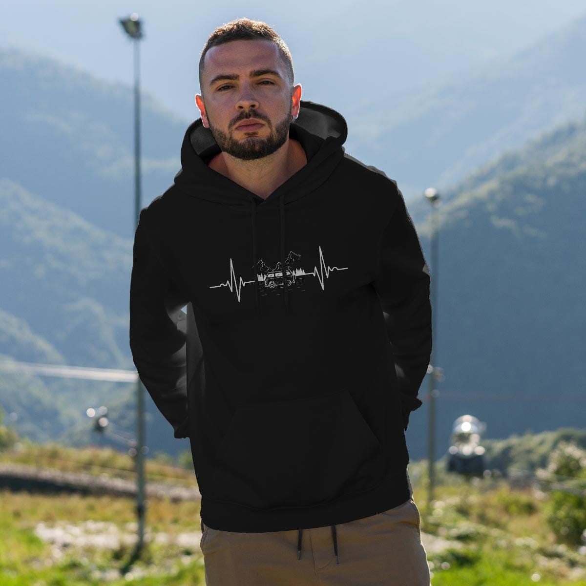 Hoody Campingliebe, mit Kardiogramm Aufdruck und Wohnmobil in der Mitte,Hoody in schwarz