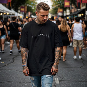 Oversized Shirt in schwarz mit Berg-Herzlinie