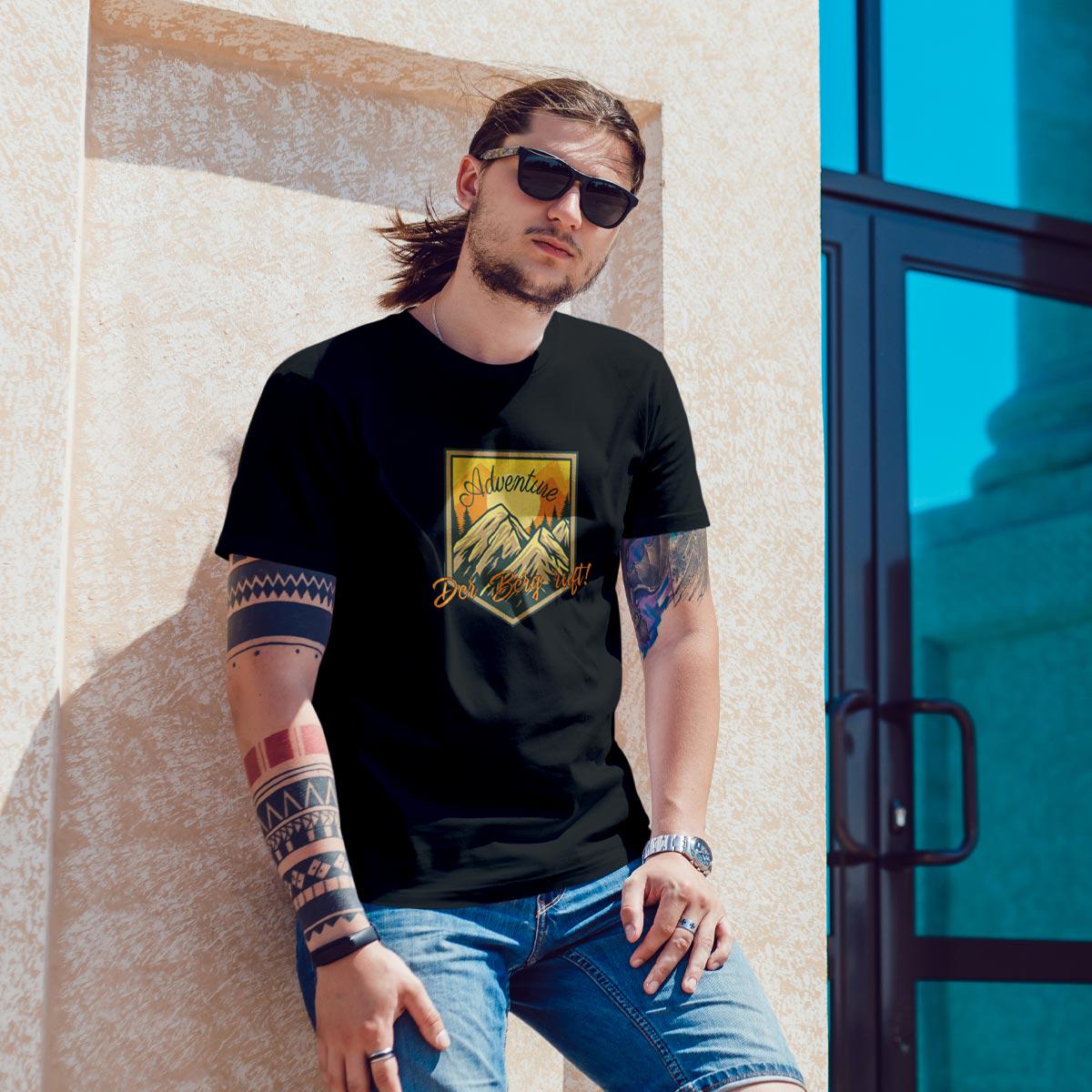 Der Berg ruft T-Shirt, schwarz, wandern