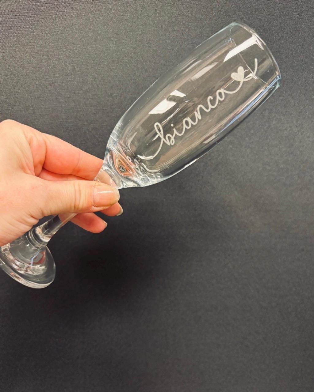 Personalisiertes Sektglas mit Gravur, Wunschname oder Text, spülmaschinenfest, Gastgeschenk Hochzeit, Tischkarte, JGA Geschenk, Valentinstag