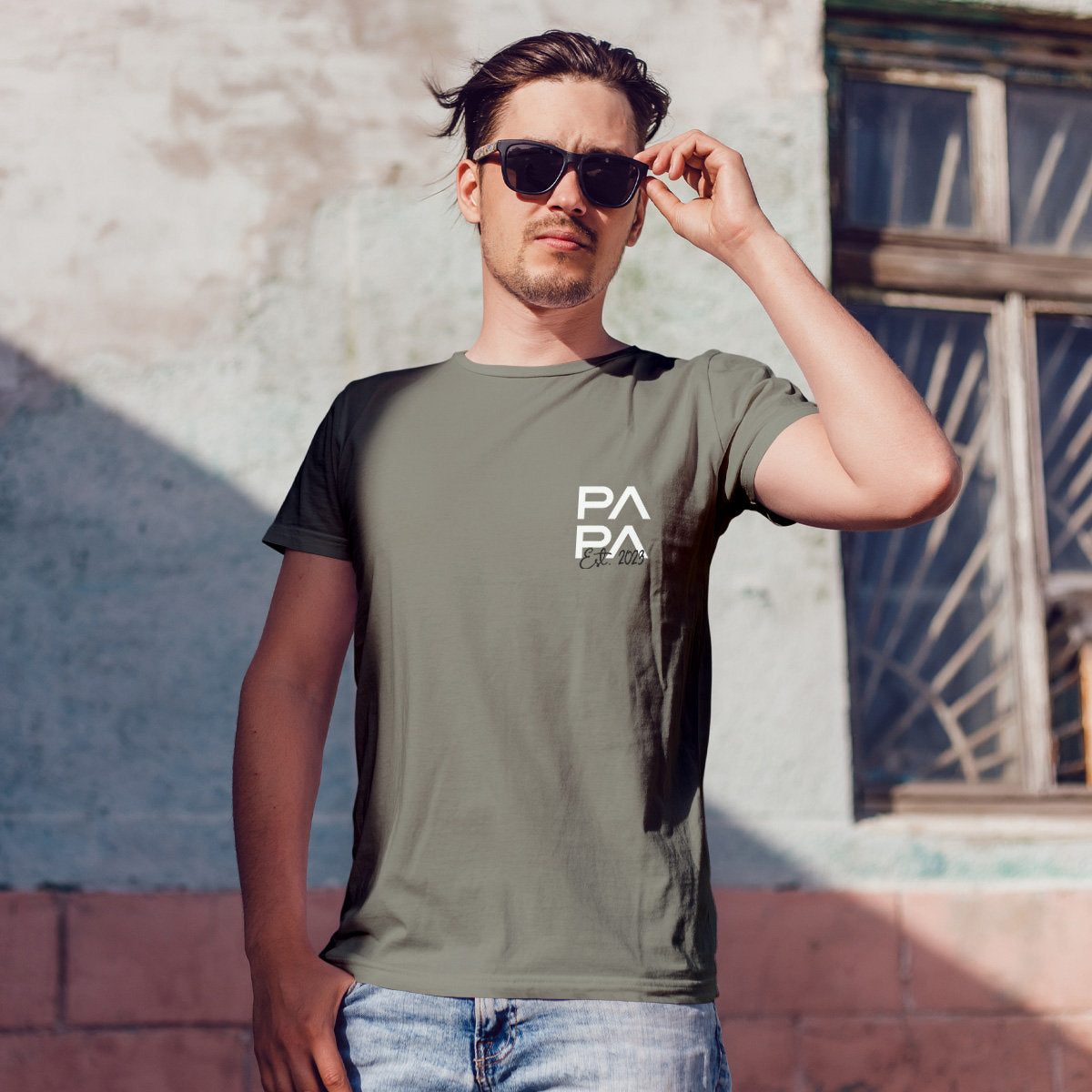 Papa T-Shirt khaki, personalisiert mit Namen