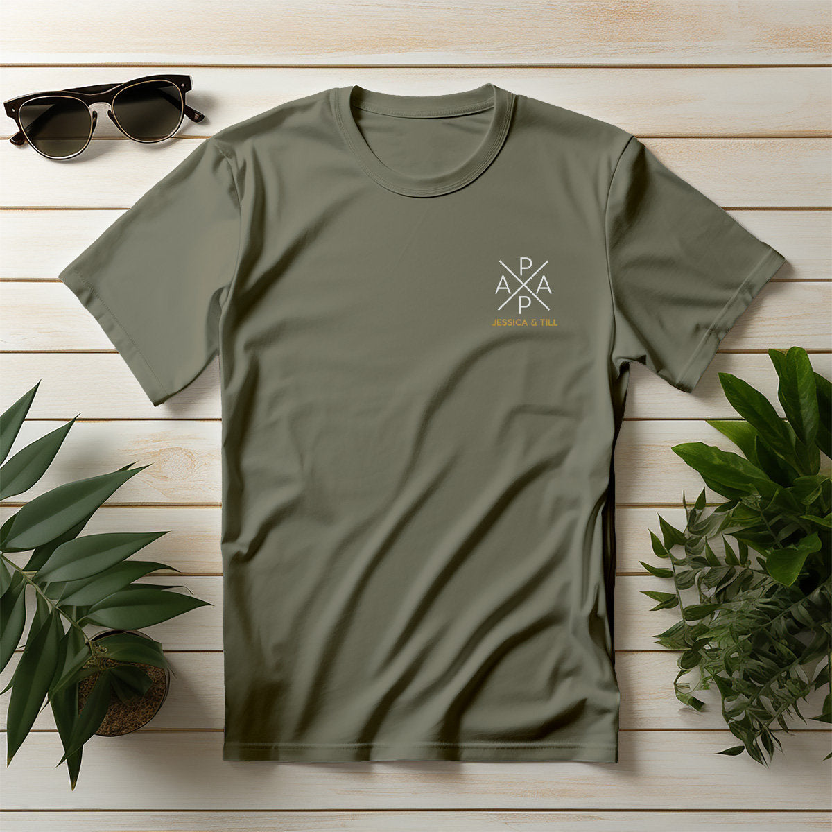 Papa Kreuz T-Shirt khaki, personalisiert mit Namen