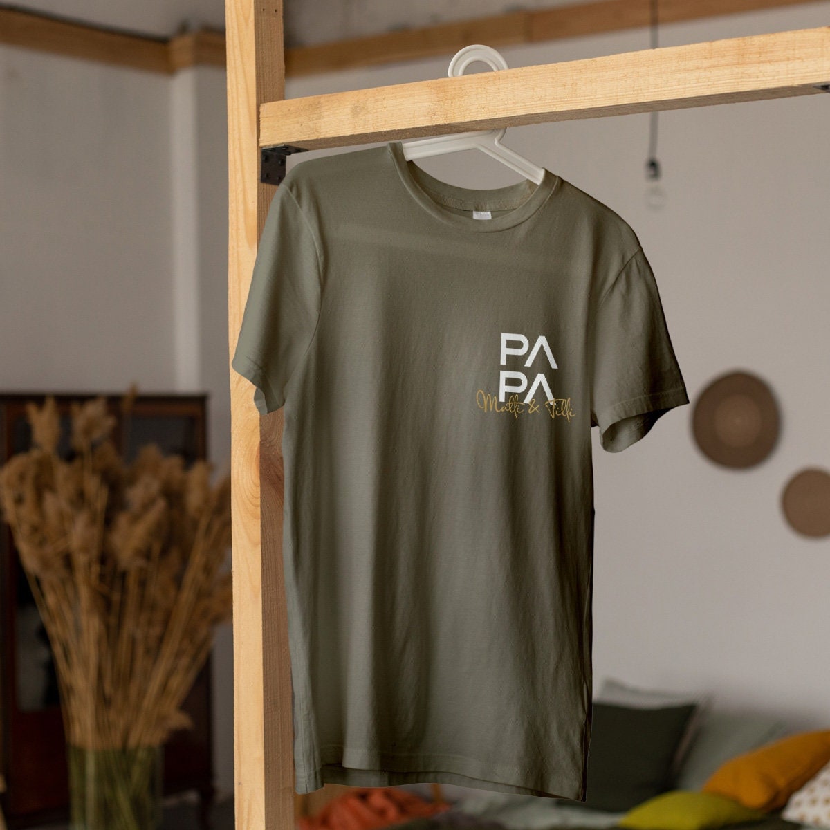 Papa T-Shirt khaki, personalisiert mit Namen