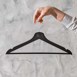 Holz Kleiderbügel Ranke mit personalisierter Gravur, Wunschtext, Hochzeit, Brautkleid, Brautgeschenk, Approbation, Staatsexamen