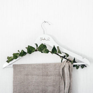 Holz Kleiderbügel Ranke mit personalisierter Gravur, Wunschtext, Hochzeit, Brautkleid, Brautgeschenk, Approbation, Staatsexamen